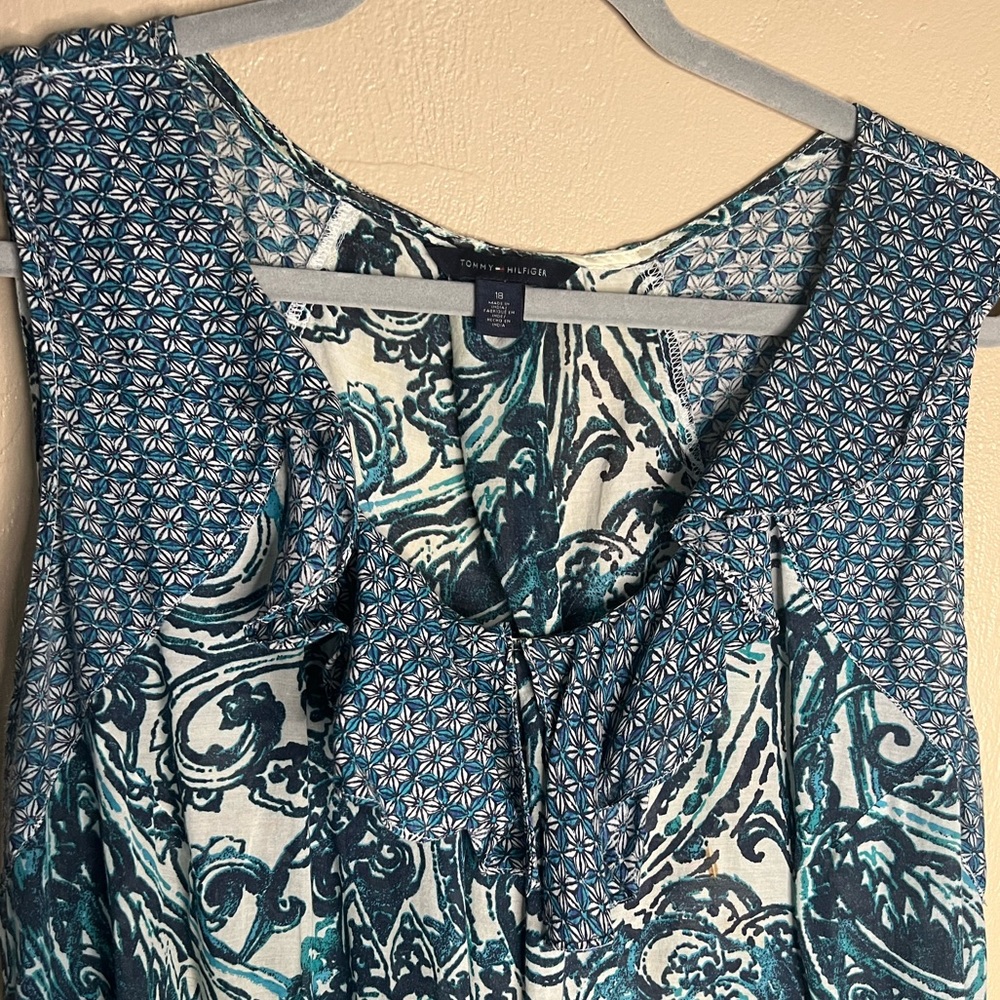 $23 Tommy Hilfiger Ruffled Round Sleeveless Blouse - White w/Blue Accents SZ 18 - Picture 2 of 3